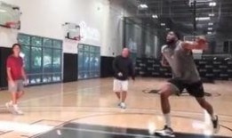 湖人近期爆料视频最新版,球队备战新赛季幕后故事”