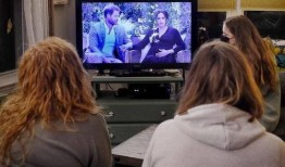 哈利睡衣爆料视频播放在线观看,独家在线观看，揭秘明星私生活瞬间